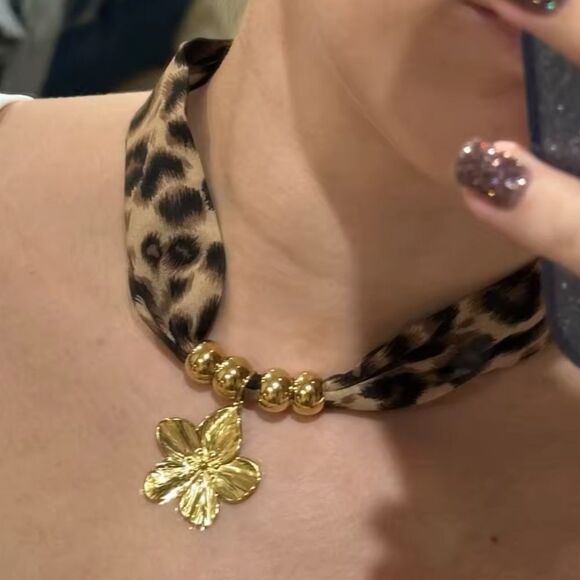 Leopard Print Scarf Necklace with Gold Flower Pendant Bold & Elegant Statemet - Picture 9 of 10